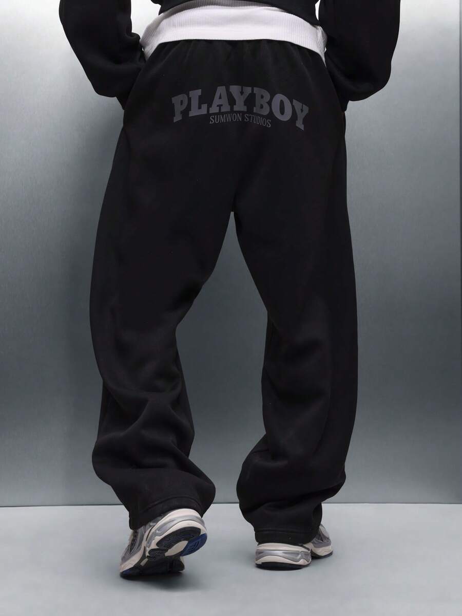 PLAYBOY X SUMWON 男士低裆宽松阔腿印花运动裤，休闲慢跑裤，街头风休闲裤 - 黑色 - 查看 1