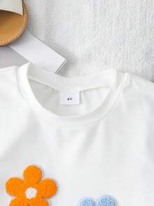 Camiseta de manga corta con cuello redondo y bordado floral colorido + Pantalones acampanados con estampado floral y cintura elástica para niñas pequeñas, conjunto de verano vibrante adecuado para ocasiones casuales, de vacaciones y de fiesta - Blanco - Ver 5