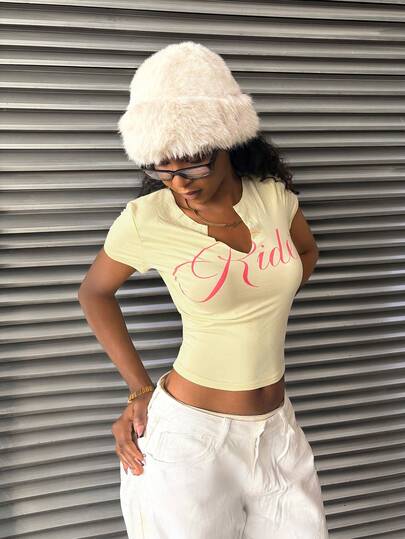 StreetHx Women's Summer Cropped T-Shirt With English "Rider" Print, Yellow Y2K Midriff-Revealing Notch Neck Short Sleeve V-Neck Baby Tee