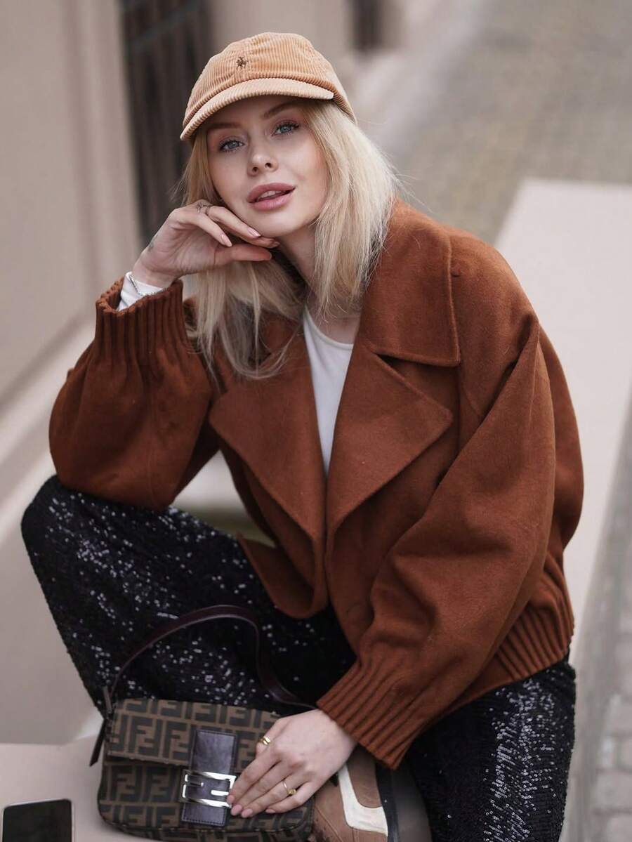 ORNATELLA 女士秋冬棕色短款修身优雅下摆和袖口条纹双排扣翻领双面羊毛大衣 - 卡其色 - 查看 1