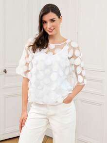 LOTSLUV Top Feminina Branca de Manga Curta Solta com Textura de Bolinhas 3D, Gola Redonda, Primavera/Verão - Branco - Visão 3