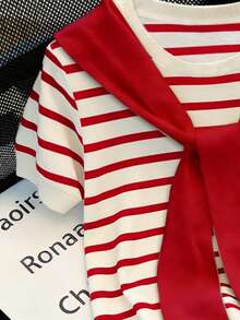 Resyla 女士新款春夏罗纹印花拼接纹理T恤两件套，法式休闲度假百搭红白罗纹T恤+围巾两件套，复古休闲可爱撞色红色T恤，适合日常、户外、通勤、度假穿着 - 紅白色 - 查看 5