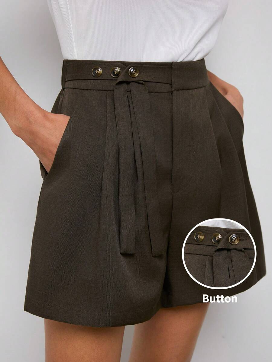 Maija Quần short nữ màu trơn, thiết kế cúc cài eo, có túi, kiểu dáng rộng rãi, thoải mái, kiểu túi giấy, thanh lịch, xếp ly, cạp cao, quần short nữ, thích hợp cho kỳ nghỉ. - màu nâu - Xem 1