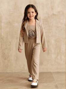 SHEIN 3 Stücke/Set Outfit für Kleine Mädchen: Kurze Jacke mit Hemdkragen + Camisole mit Blumenapplikation + Weite Hose, 4-Jahreszeiten Set - Khaki - Übersicht 1