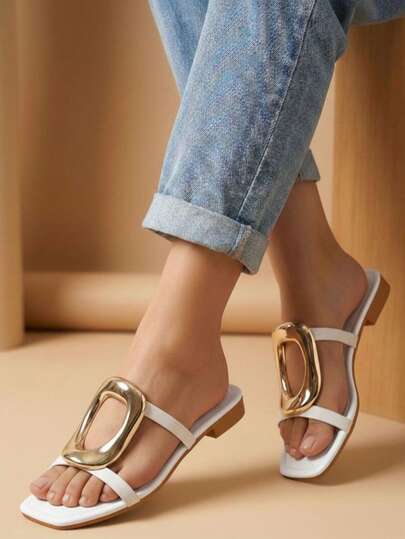 Sandalia elegante tipo mule con herraje dorado y punta cuadrada para mujer, sandalias modernas con detalle dorado en el empeine para uso diario