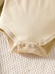 SHEIN Bộ 3 món cho bé sơ sinh in hình mặt mèo dễ thương, gồm áo liền quần dài tay, quần và mũ, phù hợp cho mọi dịp, mùa xuân/thu. - Màu be - Xem 7