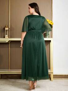 Modelyn 大码女式V领褶皱仿珍珠装饰优雅收腰派对连衣裙 - 墨綠色 - 查看 2