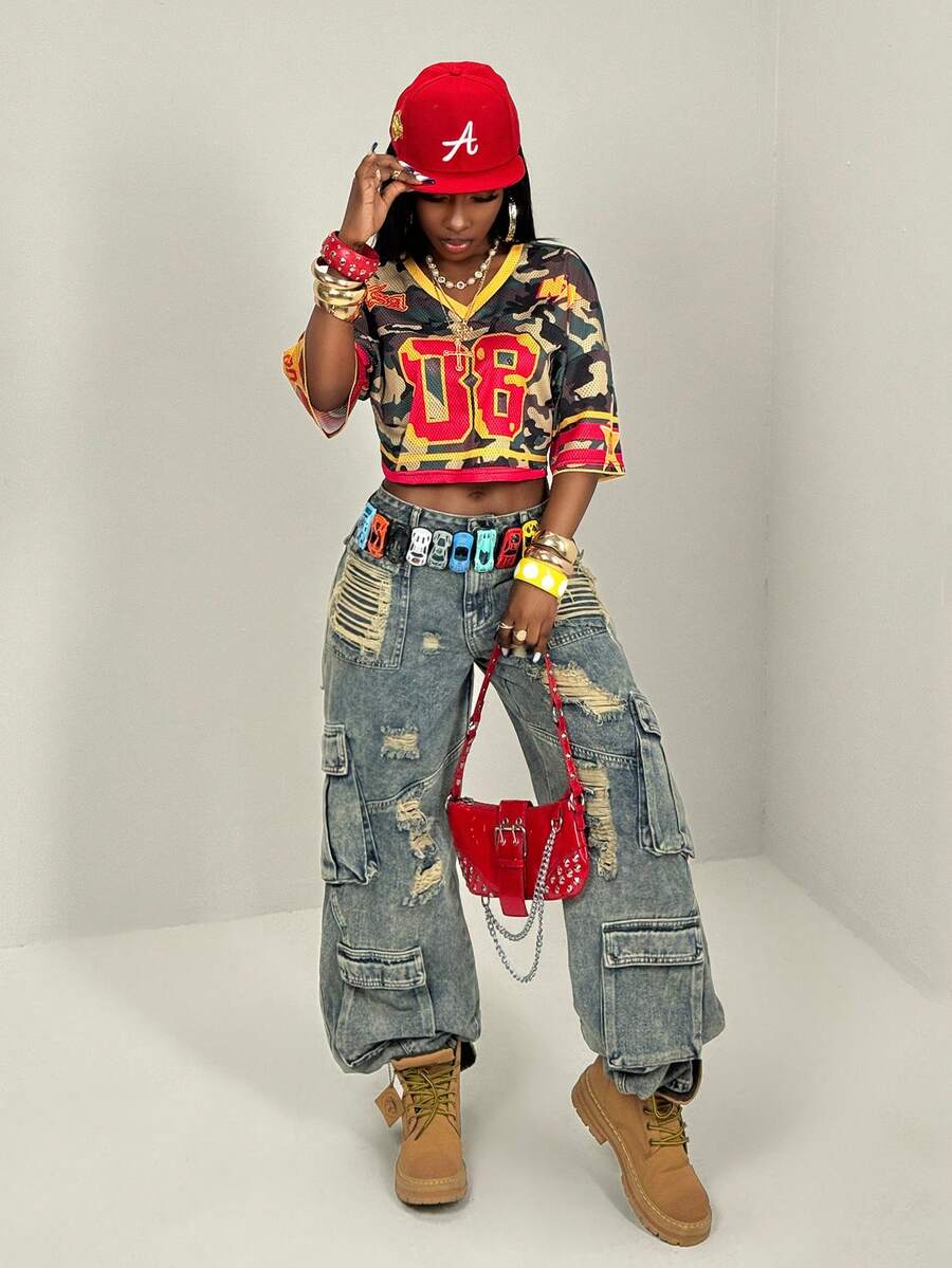 BamGleam 限量版夏季返校迷彩撞色数字印花网眼T恤，美式运动风V领短款上衣，校园辣妹健身舞蹈服短袖 - 彩色 - 查看 1