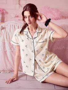 Bonmuse 2er Damen bequemer Mini-Pyjama-Set mit Polka-Dot-Schleifendruck, Kurzarm-Top mit Kragen und Knöpfen sowie Schleifen-Shorts, Sommer-Schlafanzug und Loungewear für den Sommer - Weiss - Übersicht 1