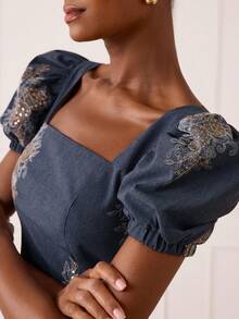 Lilora 这款优雅的方领花瓣袖连衣裙，精致时尚，百搭又不失优雅，适合通勤、日常穿着、休闲外出、派对、约会、聚会、休闲活动、野餐、假日、度假、夏季郊游和假日旅行等各种场合。提花婚礼宾客礼服、泡泡袖连衣裙、女士正式场合礼服、女士连衣裙、正式服装、优雅经典正式礼服、提花连衣裙、新款连衣裙。 - 藍色 - 查看 7