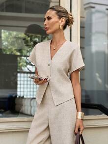 Ellevyn 女士V领短袖杏色休闲衬衫，金属扣装饰，优雅适合日常穿着和通勤，春夏上衣，金属纽扣装饰，短款衬衫，杏色粗花呢，办公穿着，通勤风格。 - 卡其色 - 查看 3