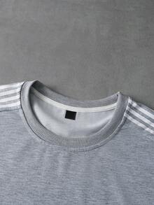 PAVTROS 男士休闲运动套装两件套，圆领短袖T恤搭配抽绳短裤，宽松版型，二合一短裤，经典格纹面料，运动条纹，休闲运动风，宽松版型，时尚简约，日常穿着，休闲娱乐，时尚穿搭，返校季，嘻哈风穿搭，节日礼物，男友礼物，老公礼物 - 灰色 - 查看 4