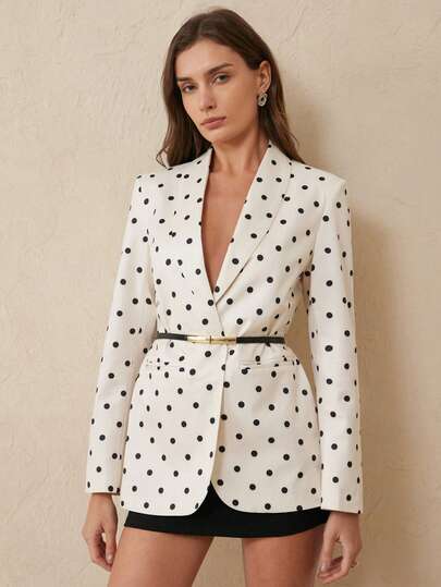 Aveloria Rosie Chaqueta blazer con estampado de lunares negros, artesanía personalizada premium, estilo retro pop art, adecuada para el trabajo, uso diario, primavera y otoño, con cuello de solapa, corte entallado, tela de poliéster suave. Elementos clave de moda: blazer de lunares, chaqueta única, artículo elegante, aspecto lujoso, vintage clásico, chaqueta de primavera/otoño, diseño versátil, ligera y cómoda, estilo popular europeo y americano. Chaqueta blazer elegante y de moda con estampado de lunares para oficina y uso diario