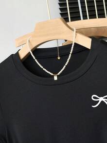 SHEIN Explorewe Bộ áo thun 3 món cho bé gái tuổi teen, kiểu dáng retro in nơ, màu đỏ rượu vang, màu sâm panh, màu đen, eo ôm, thích hợp cho mùa xuân/hè, thoải mái khi mặc thường ngày, bộ đồ hè mát mẻ, đồ cần thiết cho mùa tựu trường, bộ đồ hè cho bé gái, thời trang trẻ em, phong cách cơ bản, phong cách Hàn Quốc xuân/hè, thời trang hàng ngày cho trẻ em. - Màu Đỏ Sâu - Xem 3