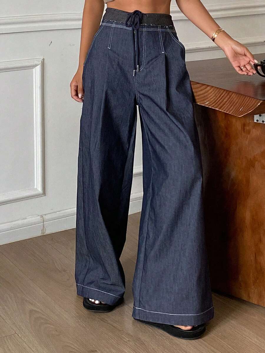 DAZY 女士二合一腰部抽绳系带宽松阔腿牛仔裤，休闲都市风 - 深色水洗藍 - 查看 1