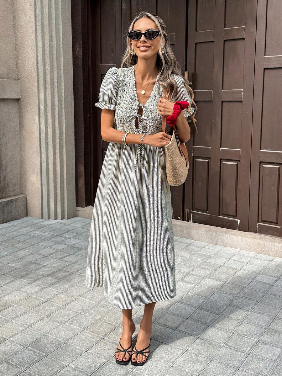 Pariaura 女士复古条纹纹理V领收腰中长连衣裙，花瓣袖，法式乡村风格 - 黑色 - 查看 1