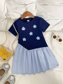 Playful Pals 1 pezzo Maglietta a maniche corte con scollo tondo blu navy per ragazze giovani, con decorazione floreale a righe blu e bianche, abito/gonna casual ed elegante adatto per l'estate, uso quotidiano, viaggi, vacanze, parchi a tema, servizi fotografici - Blu - Visualizzare 7