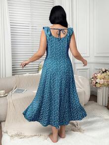 Dazy Plus Piyama Panjang Bodycon Elastis Ukuran Plus Motif Bunga Kecil Modis dengan Kerah Berumbai dan Tali Ikat di Depan untuk Musim Panas - Biru - View 4