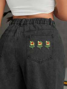 SHEIN Cottnline Plus Size Women Embroidered Mid-Waist Button Pocket Straight Leg Jeans - Dark Grey - View 6