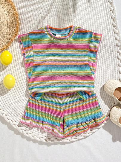 SHEIN Playful Pals 2件套女婴彩虹条纹荷叶袖上衣+松紧腰短裤休闲套装，适合夏季日常外出、旅行、摄影、野餐等场合。