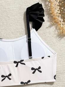 SHEIN 少女三件套比基尼套装，可爱多色黑色蝴蝶结针织面料肩带纯色荷叶边网纱蝴蝶结印花围裙式连体泳衣，时尚休闲优雅，适合游泳、夏季度假、海滩、泳池、假日派对。三件套比基尼带纱笼裙蝴蝶结印花两件套少女泳衣夏季沙滩装，荷叶边肩部泳衣，少女泳装带裙子两件套，少女度假泳装带裙子蝴蝶结印花比基尼套装带纱笼裙两件套泳衣带裙子系腰泳衣蝴蝶结设计泳衣少女服装套装夏季沙滩女孩两件套泳衣白色女孩沙滩套装少女两件套保守泳衣两件套裙装青少年带裙子蝴蝶结印花泳衣 - 彩色 - 查看 4
