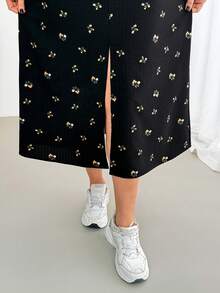 Plus-Size Women's Smart Casual Everyday Summer Two Pieces Set: White Short-Sleeved Top & Black Floral Print Suspender Midi Dress With Slit,Vacation - Black and White - View 6