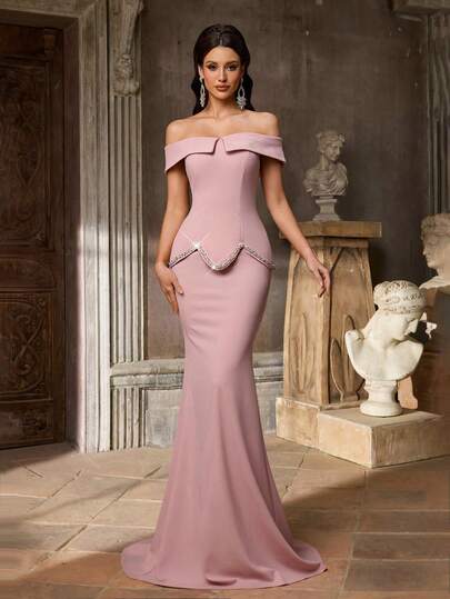 Aureia 优雅奢华的深粉色弹力针织连衣裙，手工串珠饰边，露肩两用鱼尾裙摆礼服，适合女士正式晚宴穿着。
