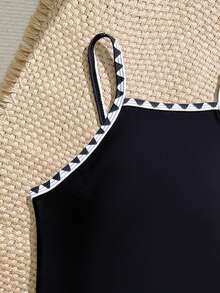 SHEIN Costume de baie tankini pentru fete preadolescente, top cu imprimeu digital în dungi alb-negru și fund triunghiular, elegante și la modă pentru înot, plajă, piscină, vacanță de vară, costume de baie pentru fete, costum de baie pentru fete preadolescente, costume de baie din două piese pentru adolescente, acoperire completă, costume de baie din două piese, costume de baie drăguțe pentru fete, seturi de bikini - Alb-negru - Vizualizare 3