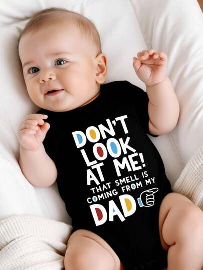 Baby Boy Newborn Simple Funny English Slogan "DON'T LOOK AT ME THAT SMELL IS COMING FROM MY DAD" Literary Cozy Graphic Print Short Sleeve Romper, Cute, For Baby Boy Or Girl Newborn, Infant Outfit, Spring/Summer, Comfortable Casual Wear, Infant Summer Clothing, Baby Boy Outfit, Outdoor, Photography, Indoor, Holiday, Gift