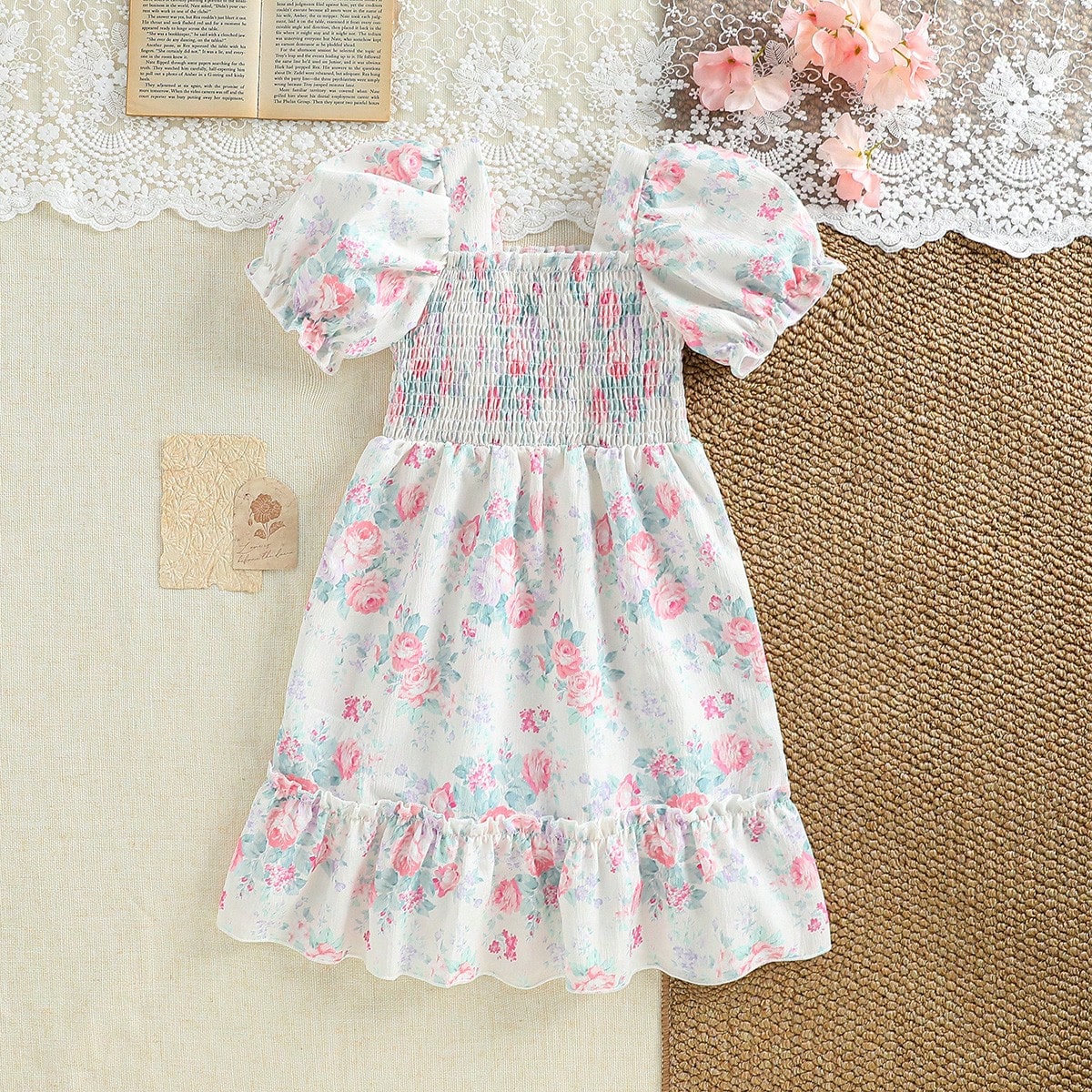 Vestido de playa con estampado floral y mangas abultadas, estilo lindo y de moda, adecuado para el verano, salidas y vacaciones para niñas jóvenes