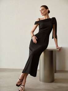 MOTF PREMIUM ELEGANT ASYMMETRICAL NECK BLACK LONG DRESS - Black - View 7