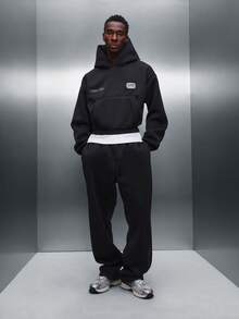 PLAYBOY X SUMWON 男士低裆宽松阔腿印花运动裤，休闲慢跑裤，街头风休闲裤 - 黑色 - 查看 3