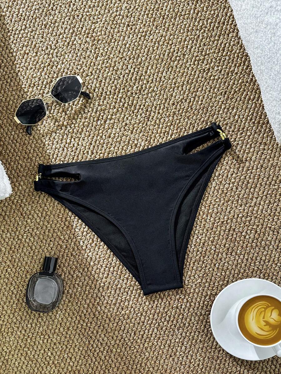 SHEIN Swim Vcay 女士纯色镂空金属装饰性感泳裤，适合海滩度假 - 黑色 - 查看 1