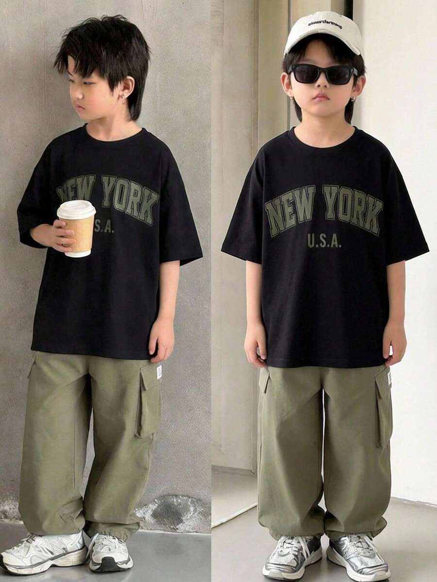 SHEIN Little Byeori 两件套儿童/青少年男童休闲日常舒适字母印花圆领短袖T恤和纯色直筒口袋裤套装 - 彩色 - 查看 1