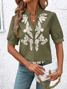 SHEIN Clasi Blusa con escote en V y bordado de ojales para mujeres - Verde militar - Ver 3