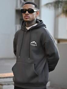 Devon Thys 男士秋冬简约山地标语印花口袋抽绳连帽卫衣，长袖上衣 - 深灰色 - 查看 5