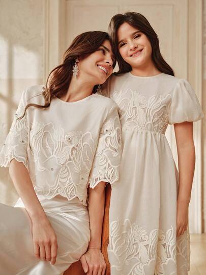 Anewsta فستان قصير للبنات بتصميم أنيق وجميل، بأكمام بتصميم بتلة مفرغة، رقبة دائرية وخصر على شكل خط A، مطرز، مناسب للربيع والصيف