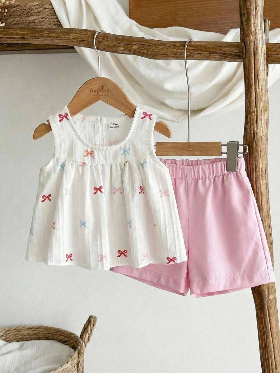 SHEIN 两件套女婴套装,白色提花纹理圆领无袖露脐背心,饰有彩色蝴蝶结印花,搭配简约粉色弹力短裤——舒适休闲的春夏装扮 - 粉色 - 查看 1