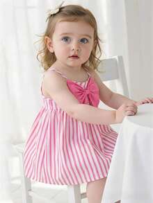 SHEIN 女婴时尚优雅休闲简约粉色条纹吊带连衣裙，舒适梭织面料，饰有3D蝴蝶结，春夏新品，适合生日派对、日常穿着、户外旅行等场合，可爱又时尚。 - 粉色 - 查看 3