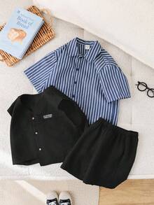 SHEIN 3件套儿童休闲韩版无袖背心（带口袋）、条纹短袖T恤和短裤，适合开学第一天、校服、圆领卫衣、学生服装、男童套装、幼儿男童服装，适合日常穿着、上学、外出、运动、春夏穿着。 - 黑色 - 查看 5