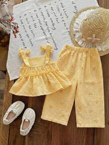 SHEIN LMoss Kids Bộ đồ mùa hè dễ thương cho bé gái gồm áo hai dây kẻ sọc hồng và quần cạp chun, bộ đồ hai mảnh màu vàng chanh cho bé gái, bộ đồ kẻ caro vàng, bộ đồ màu vàng cho bé gái, bộ đồ màu vàng cho bé. - Màu vàng - Xem 2