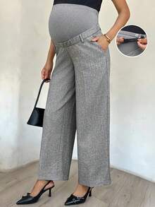 MaterniWear 孕妇夏季工作灰色西装裤，采用弹性腰带设计，穿着舒适，不会勒紧孕肚。可调节腰围，配有口袋，休闲宽松版型，适合日常穿着，尽显复古通勤风范。 - 黑色 - 查看 9