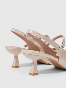 Sleekvia 杏色漆皮尖头无后跟金属扣细高跟通勤鞋 - 杏色 - 查看 3