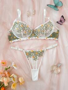 FloralLove Floral Mesh Embroidery Plus Size Push-Up Bra And Panty Set - Multicolor - View 1