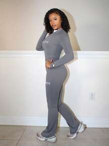 Steph T 女士2入組休閒基礎款高彈性修身長袖拉鍊上衣和長褲套裝，帶字印花 - 灰色 - 查看 5