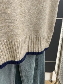 Franclia Áo vest dệt kim màu yến mạch viền đen mới, cổ polo cài nửa khuy, trang trí viền tương phản, dáng ôm, chất liệu dệt kim mềm mại với họa tiết gân mịn, màu yến mạch nhạt tạo vẻ sang trọng và hơi hướng cổ điển, phong cách học viện thoải mái, dễ phối đồ cho trang phục hàng ngày. - Màu Khaki - Xem 6