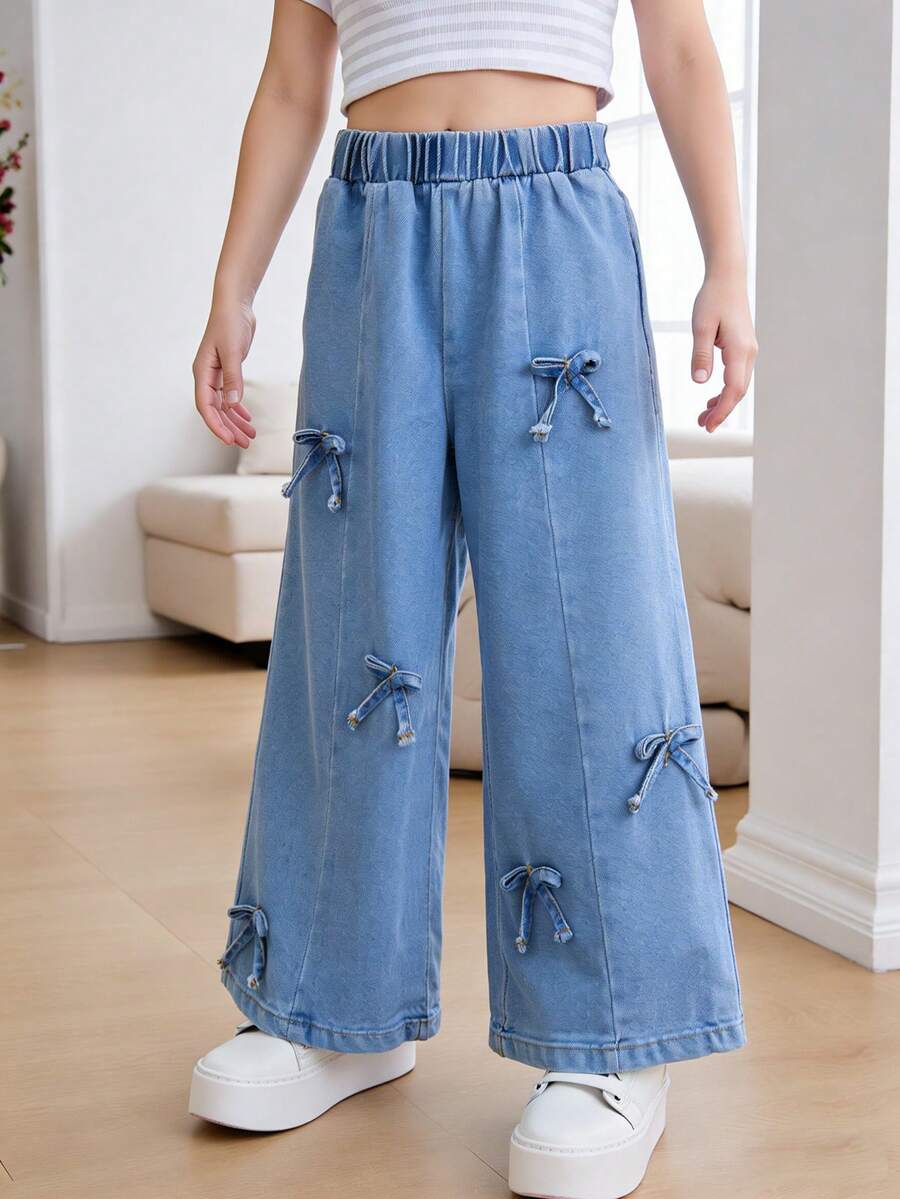 SHEIN 女童宽松直筒牛仔裤,牛仔蓝配蝴蝶结装饰,休闲时尚,适合春、夏、秋季穿着。 - 藍色 - 查看 1