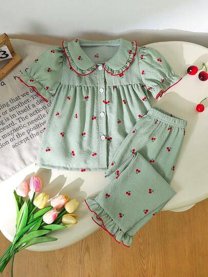 Genkimix Kids Genç Kız Çocukları İçin Pijama Takımı, Rahat ve Şık Kiraz Desenli, Fırfırlı Etek Uçlu, Zarif Kısa Kollu Üst ve Uzun Pantolondan Oluşan 2 Parça Ev Giyim Seti