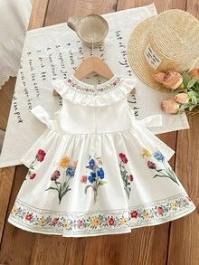SHEIN Vestido casual para niña con cuello redondo, volantes en el bajo y estampado floral tejido - Blanco - Ver 2
