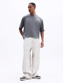 SUMWON Camiseta gráfica de manga corta y cuello redondo oversize para hombre con estampado del logo de S.M.W.N Studios, casual y de uso en la calle para el verano - Gris Oscuro - Ver 2